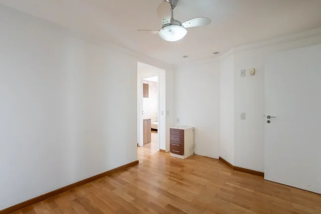 Imagem Apartamento 198M², 3Q, 3 Suítes, 3 Banheiros, 3 Vagas, Piscina Coberta, Academia, Quadra, Sauna, Salão de Festas, Playground, Depósito.