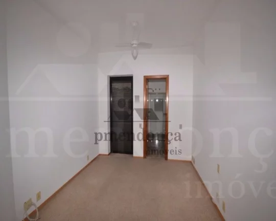 Imagem Apartamento amplo e iluminado. Living para 03 ambientes com lareira, terraço gourmet e piscina. Coz...