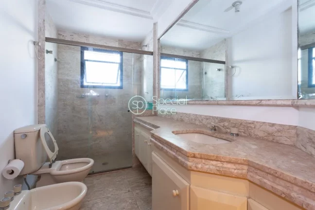 Imagem Excelente apartamento com 202m² em Higienópolis. Living super espaçoso, varanda com uma vista inc...