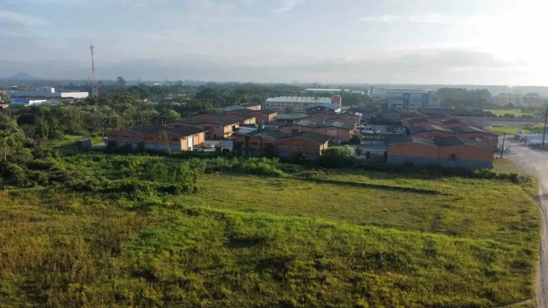 Imagem Terreno em área industrial com 2.200m² no bairro Porto Grande, em Araquari/SC.