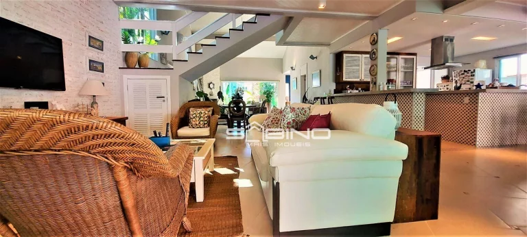 Imagem Casa para à venda na Riviera, com 5 dormitórios sendo 5 suítes, 329m² área construída 3 vagas