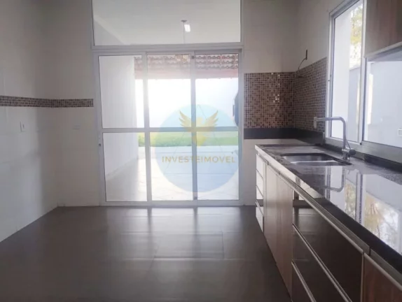 Imagem Casa com 4 Suítes e Área Gourmet em Condomínio Arborizado