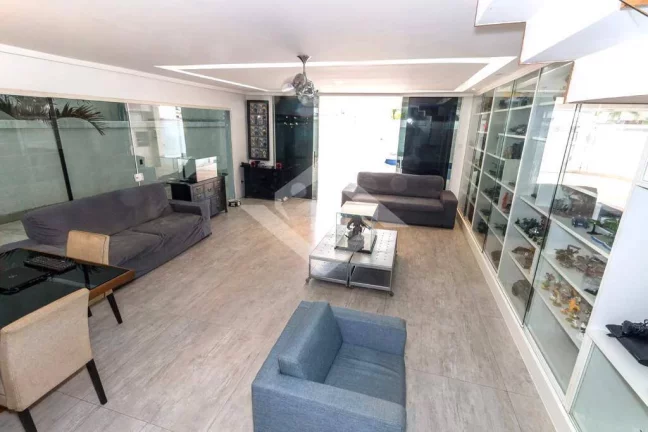 Imagem Casa Duplex para Venda de 3 Quartos no Recreio com 264 m²