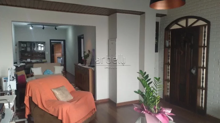 Imagem Explore este encantador sobrado em estilo colonial localizado no Butantã, com fácil acesso ao Metr...