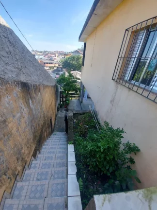 Imagem Imperdível casa à venda em Ribeirão Pires-SP, bairro Aliança: 4 quartos, 4 banheiros, 3 vagas, 335m² de área!