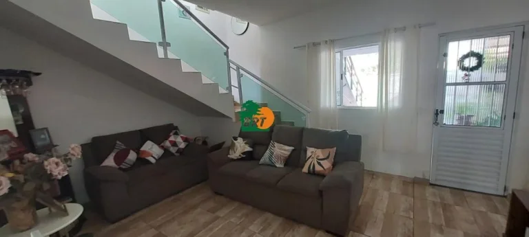 Imagem Casa para Venda em São Roque, Centro (mailasqui), 2 dormitórios, 1 suíte, 2 banheiros, 3 vagas