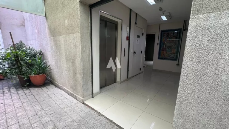 Imagem Sala Comercial para Locação com 1 Vaga e Segurança na Vila Mathias em Santos/SP