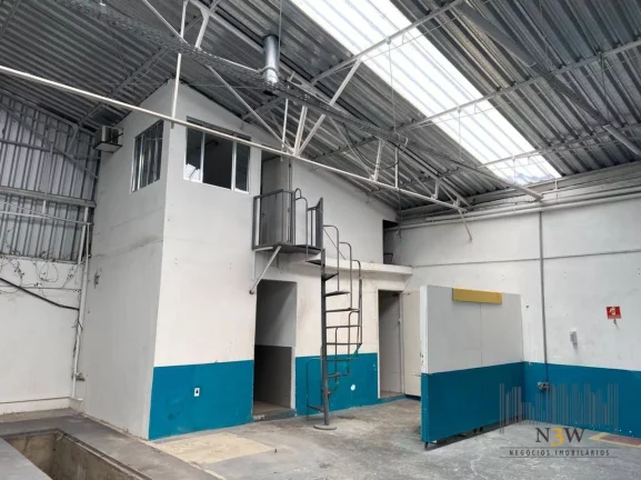Imagem Galpão à venda em Pinheiros São Paulo SP com 380m², 4 salas e 4 vagas de garagem.
