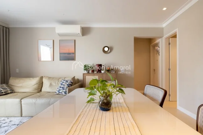 Imagem Apartamento à venda com 2 suítes no Cambuí. Possui 72m² e foi reformado com projeto de arquiteta...
