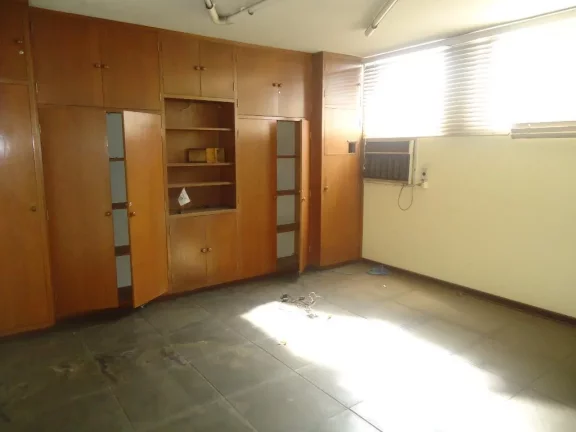 Imagem Excelente barracão para locação com ótima localização, duas entradas, guarita, almoxarifado, v...