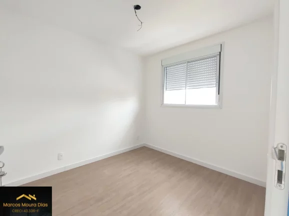 Imagem Apartamento ( Studio) com 1 Dormitório na Vila Romana, Novo, Vista Livre. Banheiro com Janela