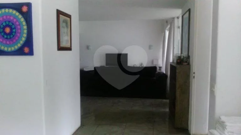 Imagem Sobrado à venda com 5 quartos, sendo 2 suítes, em Butantã, São Paulo - SP