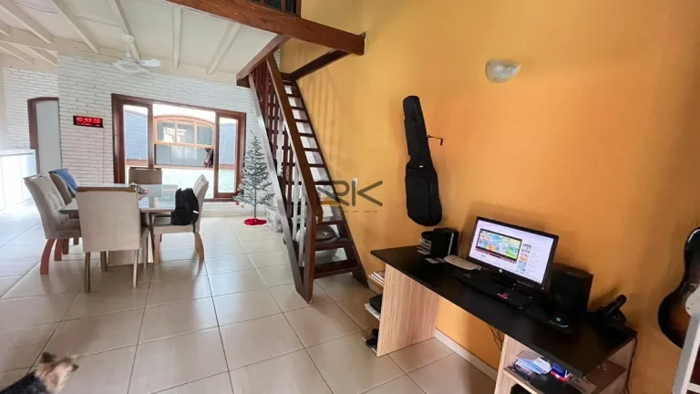 Imagem Casa à venda no Itagua 50 metros da orla,com 5 dormitórios