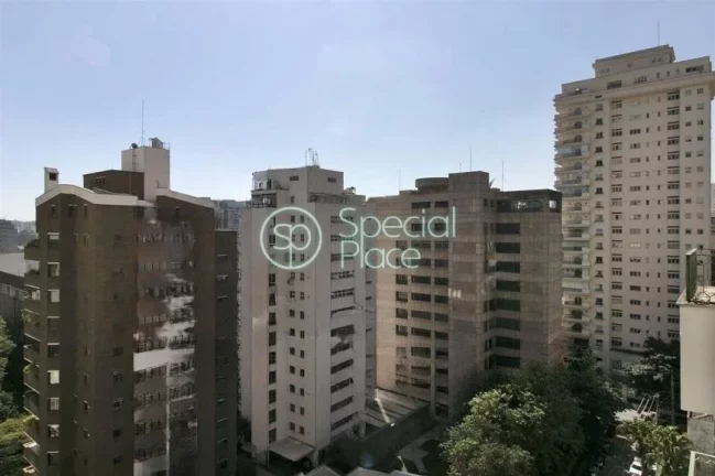 Imagem Cobertura duplex com 192m² localizada em uma rua pequena e tranquila, próxima do Shopping Iguatemi...