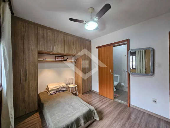Imagem Casa à Venda na Taquara com 3 Quartos: Opção de Moradia e Negócios