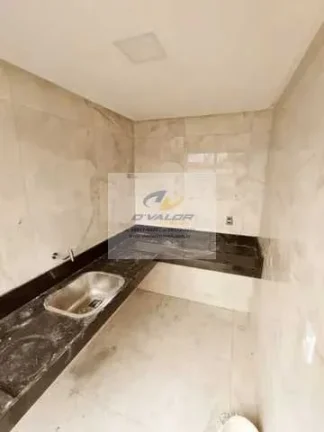 Imagem Vendo casa em condomínio fechado, com 202m², 3 suítes s/ 1 master, área gourmet, piscina e 4 vagas