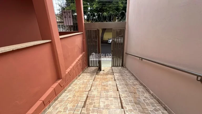 Imagem Casa à venda com 5 dormitórios no bairro Estados Unidos, Uberaba