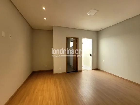 Imagem Excelente casa no Condomínio Heimtal Park com 3 dormitórios (1 suíte), sala e cozinha integradas, 2 banheiros e 1 vaga em terreno de 150m².