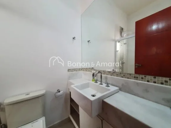 Imagem Esta casa impecável no Condomínio Fiorella em Valinhos oferece um ambiente extremamente arejado e ...