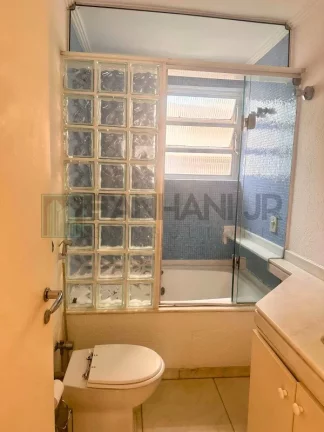 Imagem Alugue já! Apartamento de 4 quartos no Itaim Bibi, São Paulo-SP com 138m², 1 suíte, 3 salas e 2 vagas de garagem.