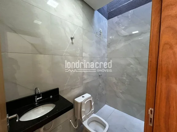 Imagem Sobrado à venda na Zona Oeste de Londrina: 3 suítes, banheiro social, área gourmet, 2 vagas de garagem, 100m² construídos em terreno de 130m²