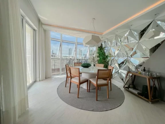 Imagem Apartamento com 3 suítes à venda no Centro de Balneário Camboriú/SC