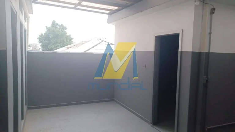 Imagem Imóvel amplo, versátil e pronto para uso, ideal para diversos tipos de com.