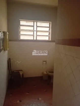 Imagem Vende-se casa de alto padrão com dois pavimentos no Centro de Igarapava/SP