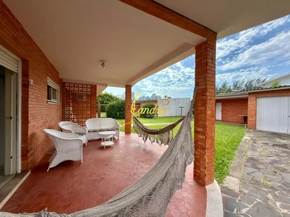 Imagem Casa perto do mar e do centrinho de Atlântida, com dois lotes