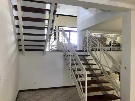 Imagem Casa no Res. Alpha 9 - 300m²