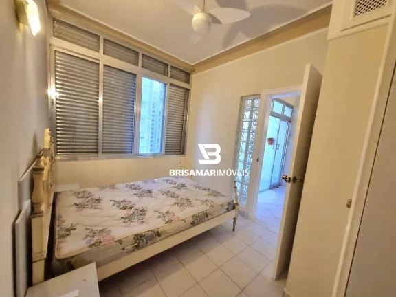 Imagem PITANGUEIRAS- UMA QUADRA DA PRAIA , TOTALMENTE REFORMADO, GARAGEM DEMARCADA NO PRÉDIO.