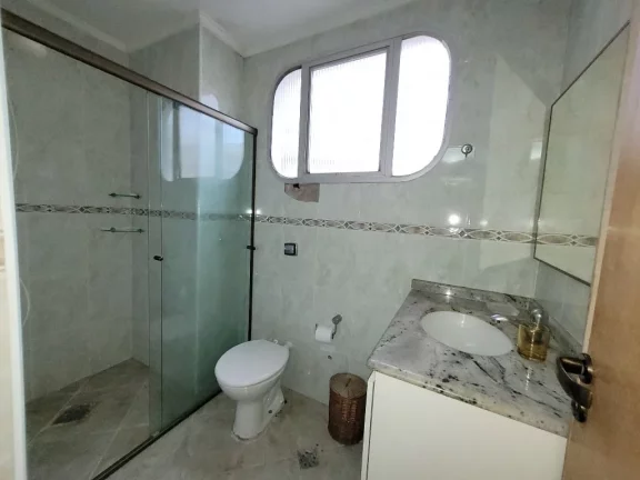 Imagem PITANGUEIRAS - NA SEGUNDA QUADRA DA PRAIA, 134,62 M² ÚTEIS, VAGA DE GARAGEM NO PRÉDIO, EXCELENTE APARTAMENTO, AMPLO APARTAMENTO CLARO E AREJADO.