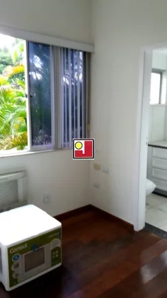 Imagem Vendo 3Q Jardim Europa, em frente ao BarraShopping, dependências, 2 vagas, churrasqueira, quadra poli, campo de futebol e volei de praia, pier, balsa