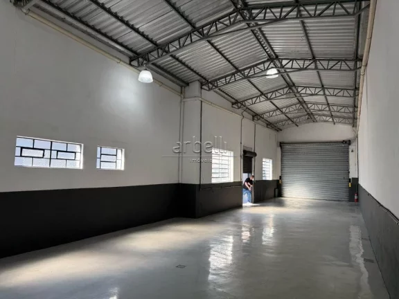Imagem Galpão com área total de 310 M² e 170 M² de área construída, escritório, 4 banheiros e depós...