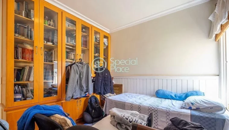 Imagem Apto amplo e iluminado com 220m² muito bem localizado numa via super arborizada. Living amplo para ...