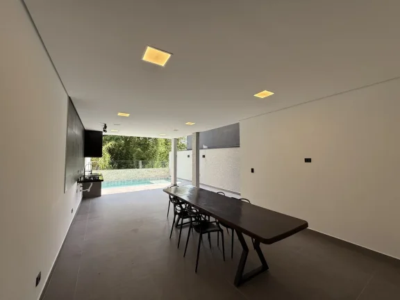 Imagem Casa à Venda no Condomínio Nova Jaguari com Piscina e Salão