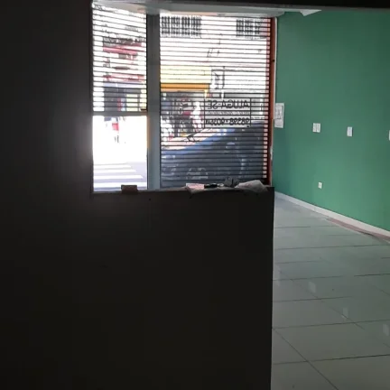 Imagem Alugo 2 Salões Comerciais, no Parque das Nações.