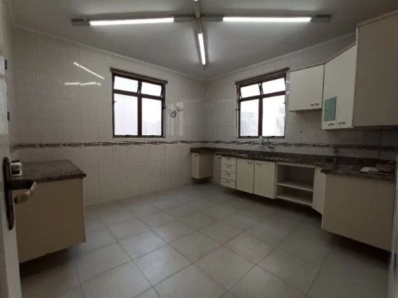 Imagem Locação Alto Padrão Sobrado 4Qts 5Vgs no Embaré
