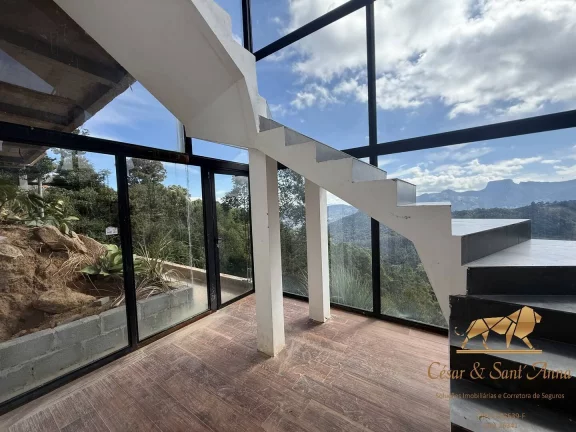 Imagem Linda Casa a Venda com Vista Permanente em Campos do Jordão