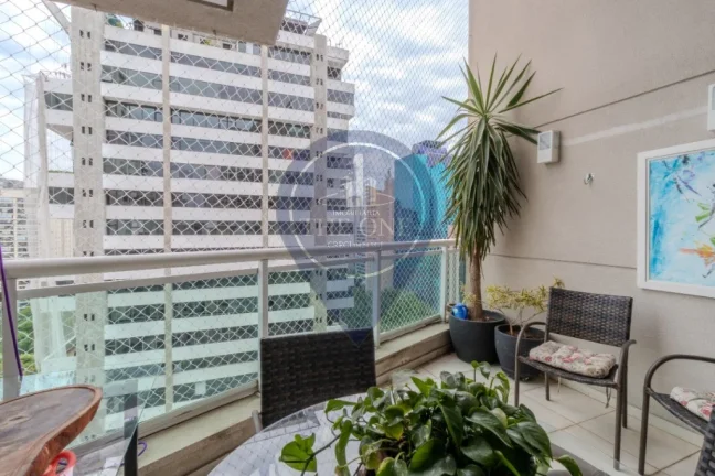Imagem Apartamento à venda em Moema, São Paulo-SP - 2 quartos, 2 salas, 2 banheiros, 2 vagas, 70m².