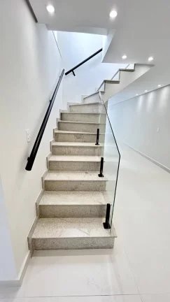Imagem Sobrado de 155 m² 3 Dormitórios sendo 3 Suítes e 2 Vagas de Garagens