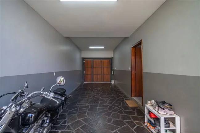 Imagem Casa com 4 Quartos à Venda, 300 m² em Jardim Lindóia - Porto Alegre