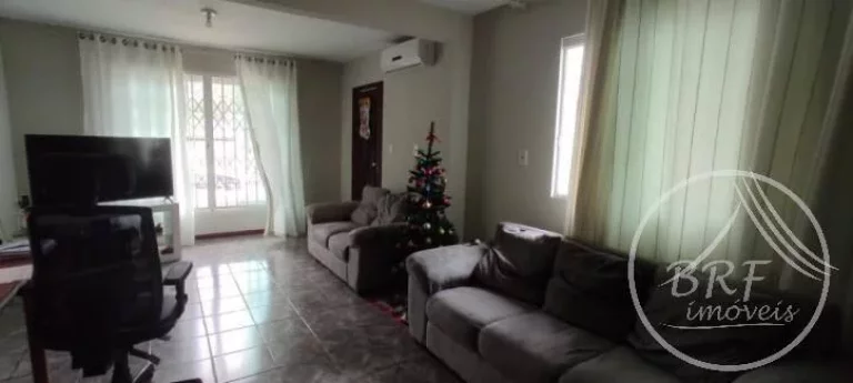 Imagem Vendo casa em Serraria São José SC de três dormitórios, sala e cozinha mais edícula