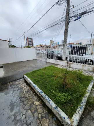 Imagem Casa no Salgado Filho, Região Comercial, Próximo à Av. Francisco Porto