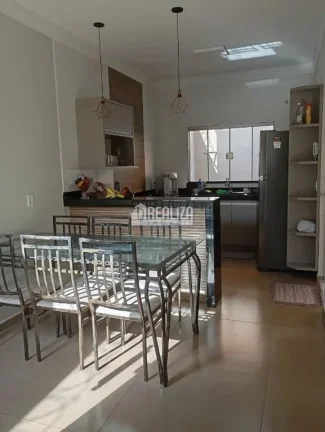 Imagem Casa à venda no Parque das Flores, em Aramina: 2 dormitórios, piscina e varanda gourmet