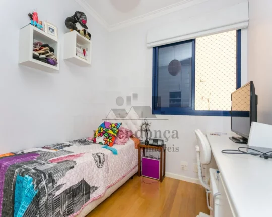 Imagem Apartamento com piso frio, living para 02 ambientes, varanda, 03 dormitórios sendo 01 suíte, close...