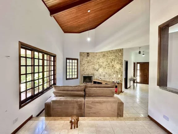 Imagem Cond. Vila Velha - Casa 80% TÉRREA, 3 suítes, lote 1.5 46m² plano!