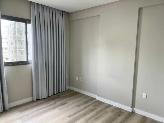 Imagem Apartamento quadra mar com 3 suítes e 2 vagas de garagem em Itapema/SC