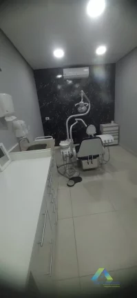 Imagem Sala Comercial com 15m² toda estruturada com cadeira odontológica em localização privilegiada na Vila das Mercês/Saúde. Ambiente ideal para profissionais dentista.