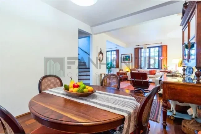 Imagem Imperdível: Casa à venda ou locação em São Paulo-SP, Jardim América! 2 quartos, 1 suíte, 3 salas, 3 banheiros, 2 vagas, 200m².